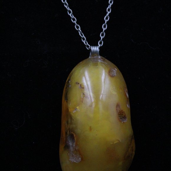 VINTAGE EXTRA LARGE AMBER EGG YOLK PENDANT SILVER 800 NECKLACE - Picture 6 of 11